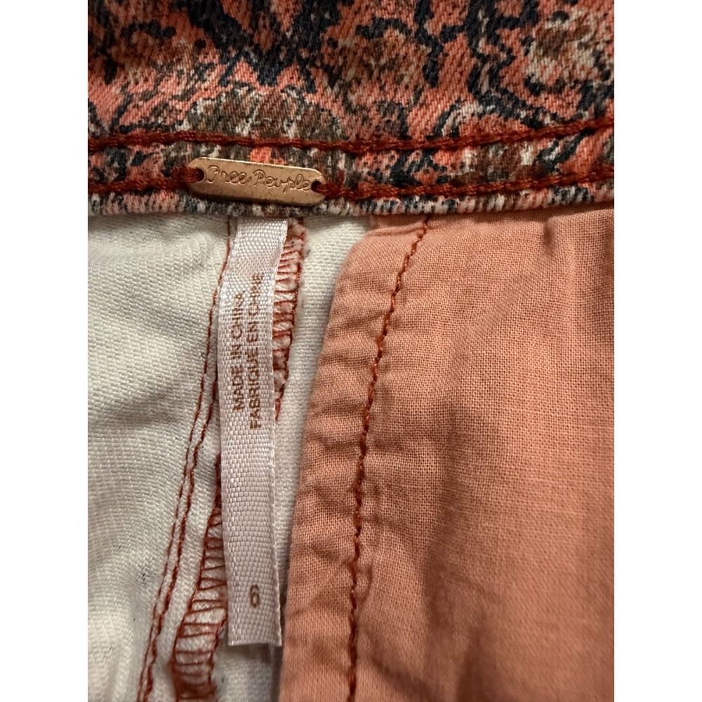 Free People Frida Cropped Flare‎ Jeans Boho Tapestry Print Women's Size 6 - Picture 7 of 9